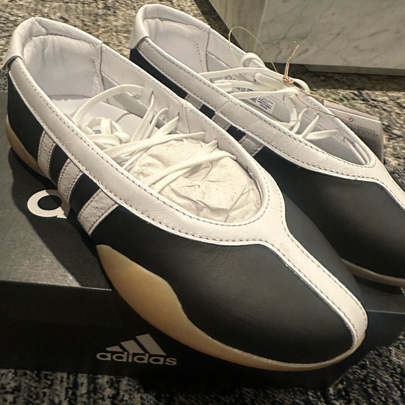 Adidas WOMEN’S TAEKWONDO MEI BALLET SHOES Black White NEW with box size 7 UK 5.5 - Picture 1 of 6